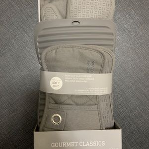 Gourmet Classics 5-piece Grilling and Kitchen Set with Silicone